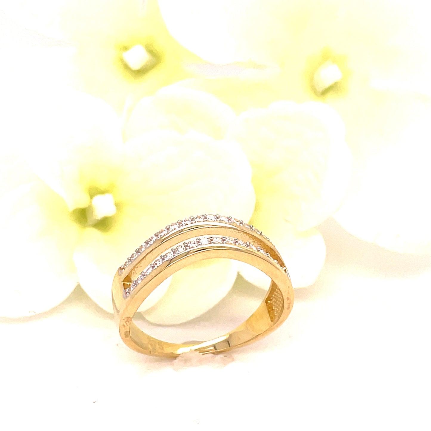 9ct Yellow Gold CZ Double Wave Ring