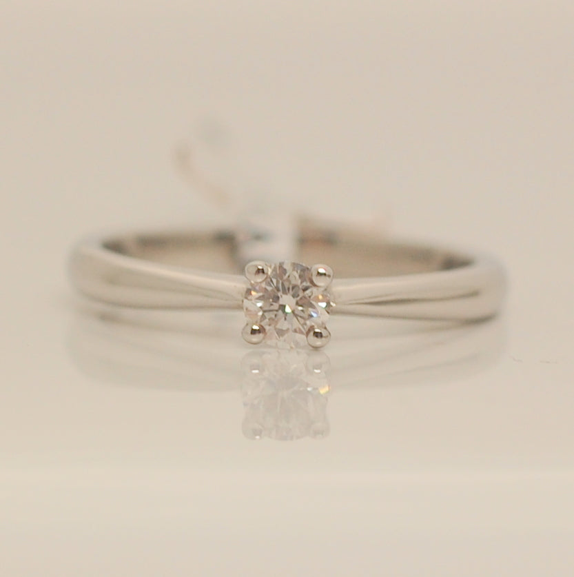 18ct White Gold Brilliant Cut Solitaire Diamond Ring .20ct