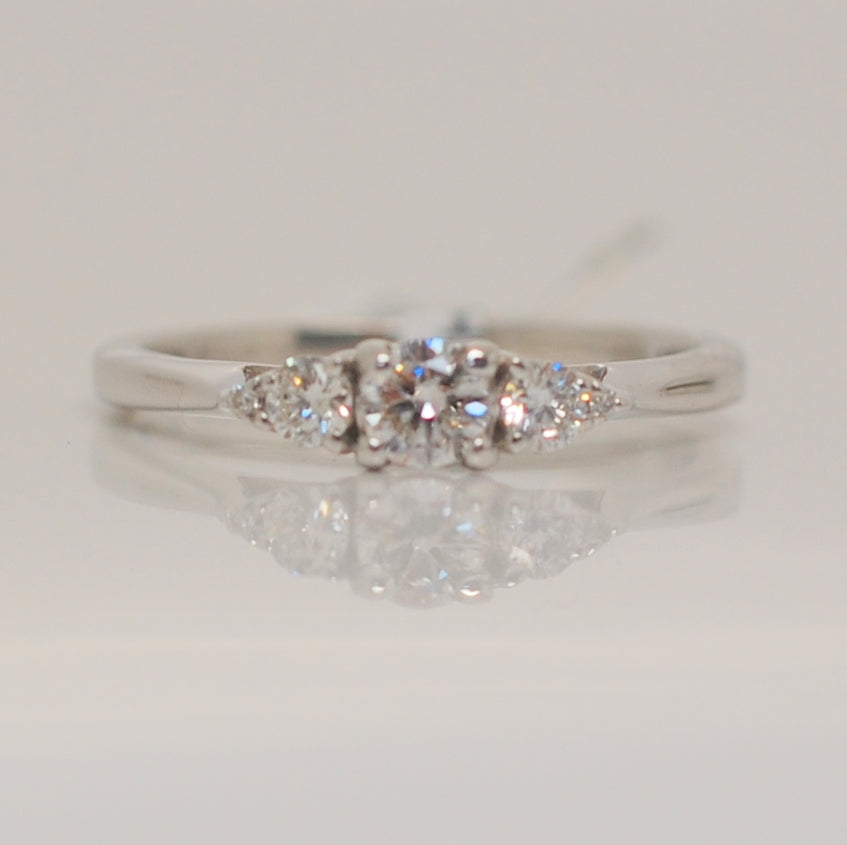 18ct White Gold Solitaire .33ct Diamond Ring