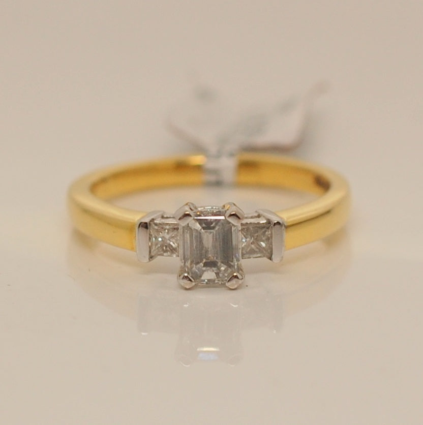 18ct Three Stone .88ct Diamond Ring