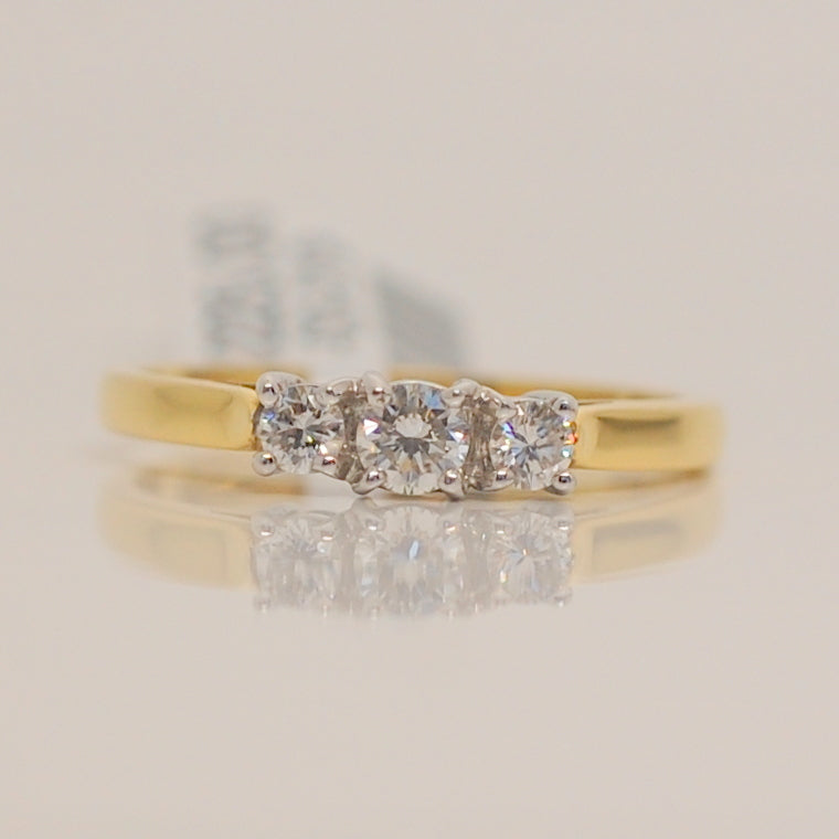 18ct Three Stone Diamond Ring