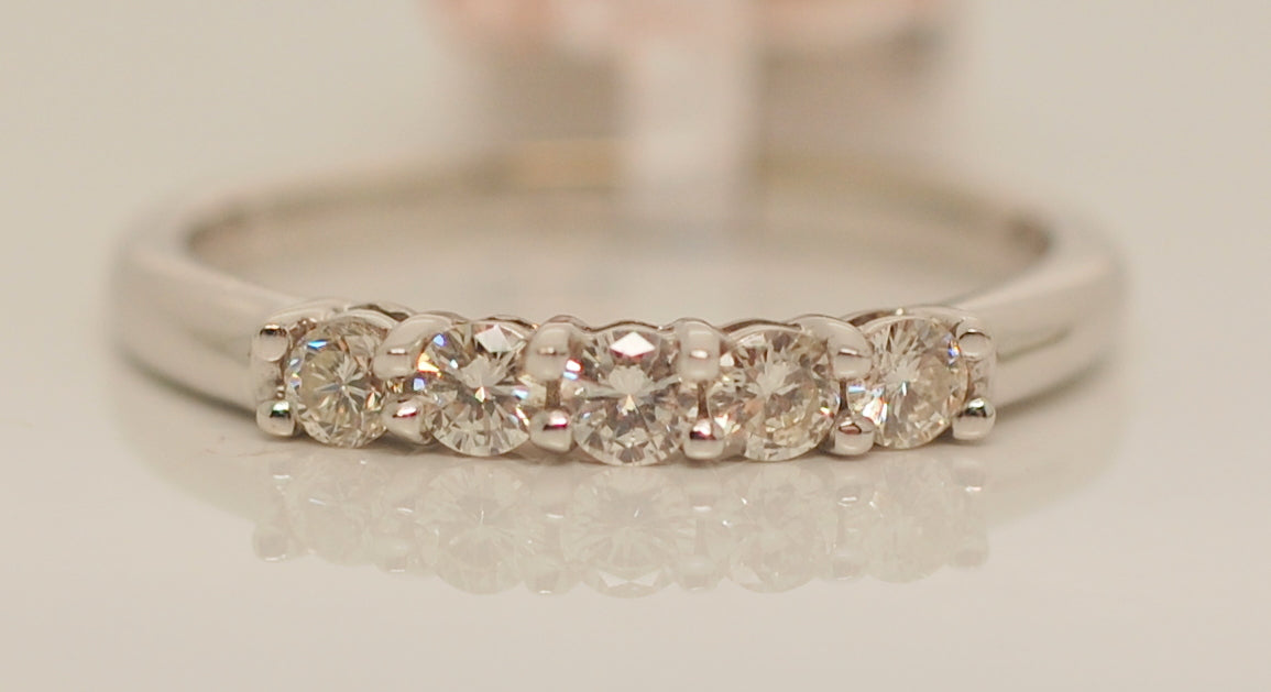 18ct White Gold Five Stone .30ct Diamoond Ring