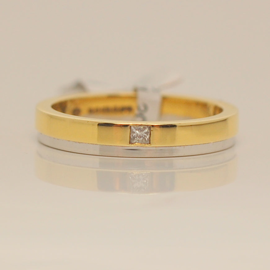 18ct Two Tone Diamond Ring .04ct