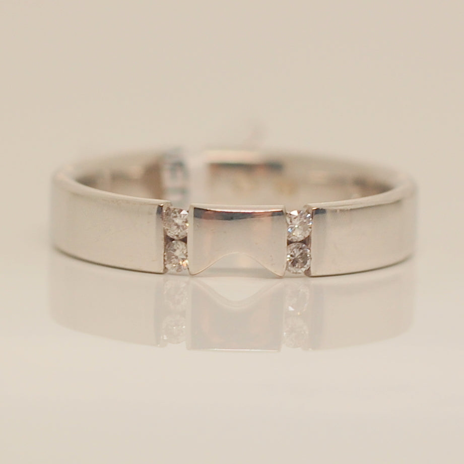 18ct White Gold Diamond Ring