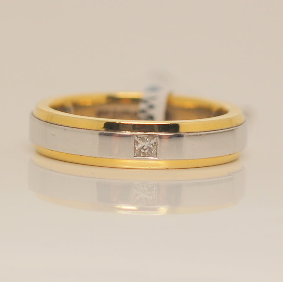 18ct Two Tone Diamond Ring .05ct