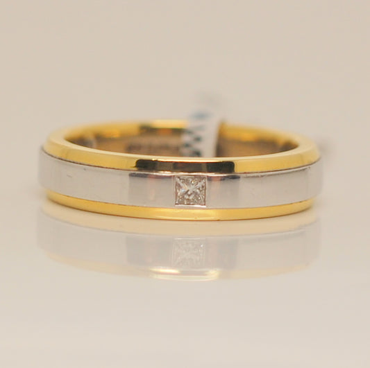 18ct Two Tone Diamond Ring .05ct