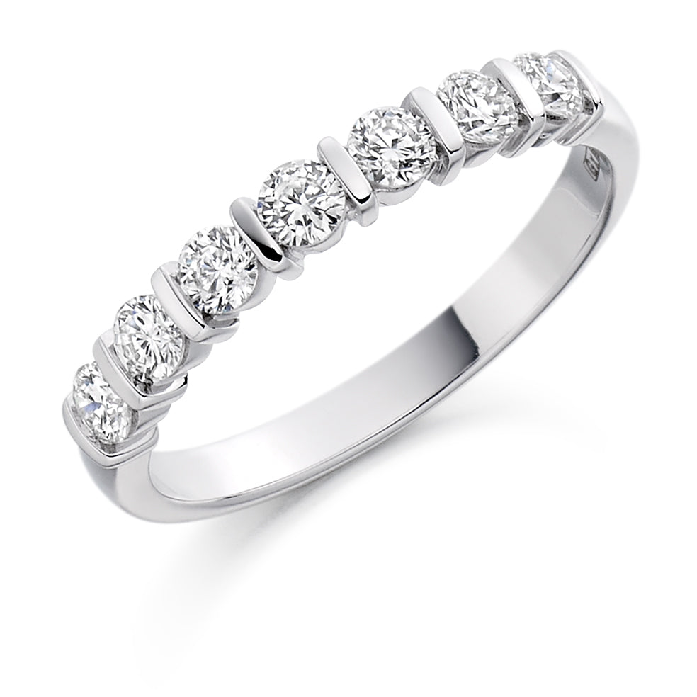 18ct Et Wh 7st Bar Set.50