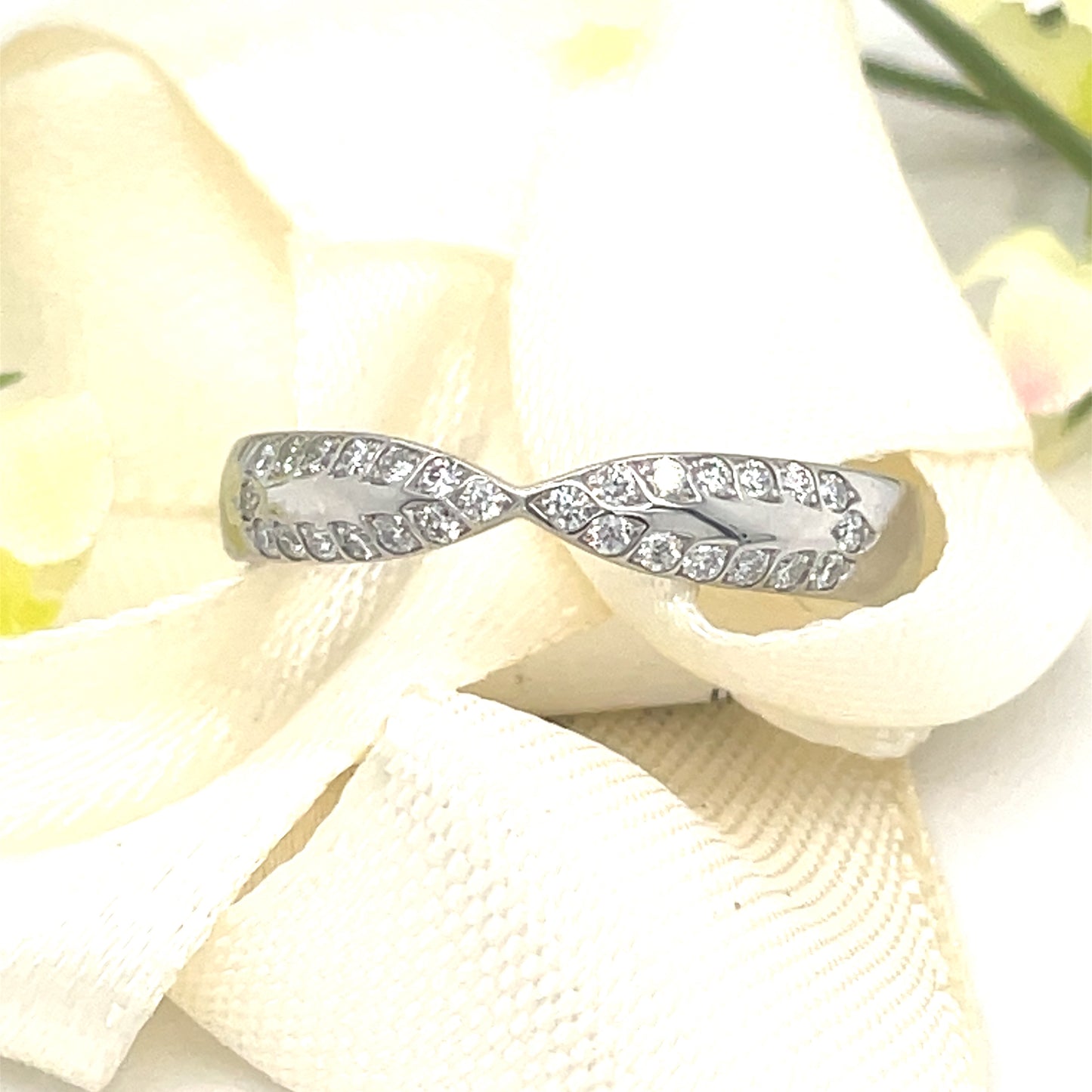 9ct White Gold Open Crossover Eternity Diamond Ring .25ct