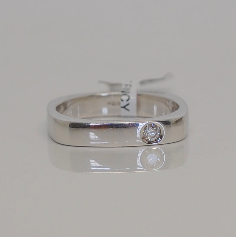 18ct White Gold Square Shaped Diamond Ring