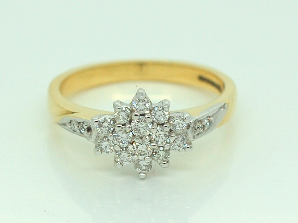 18ct Cluster .44ct Diamond Ring