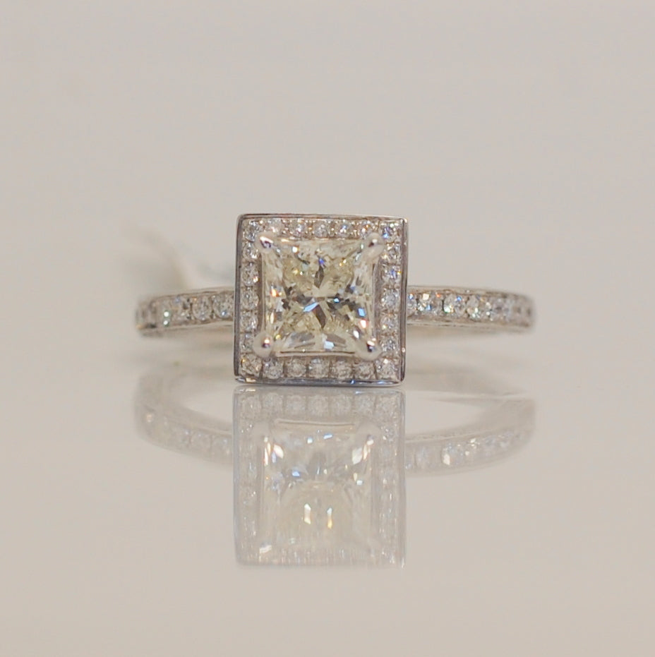 18ct White Gold Cluster 1.54ct Diamond Ring