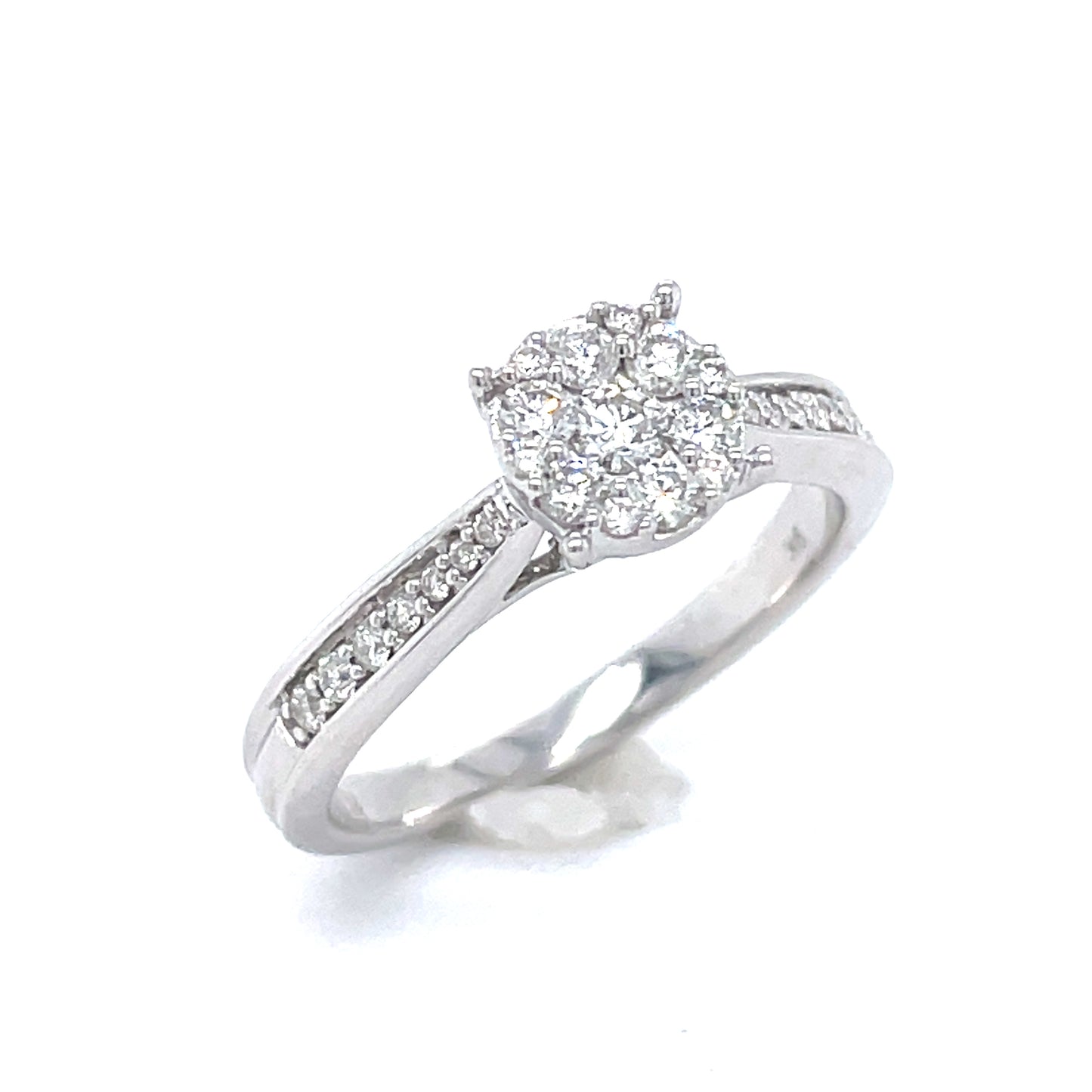 9ct White Gold Round Pavé “et Cluster Diamond Ring .40ct