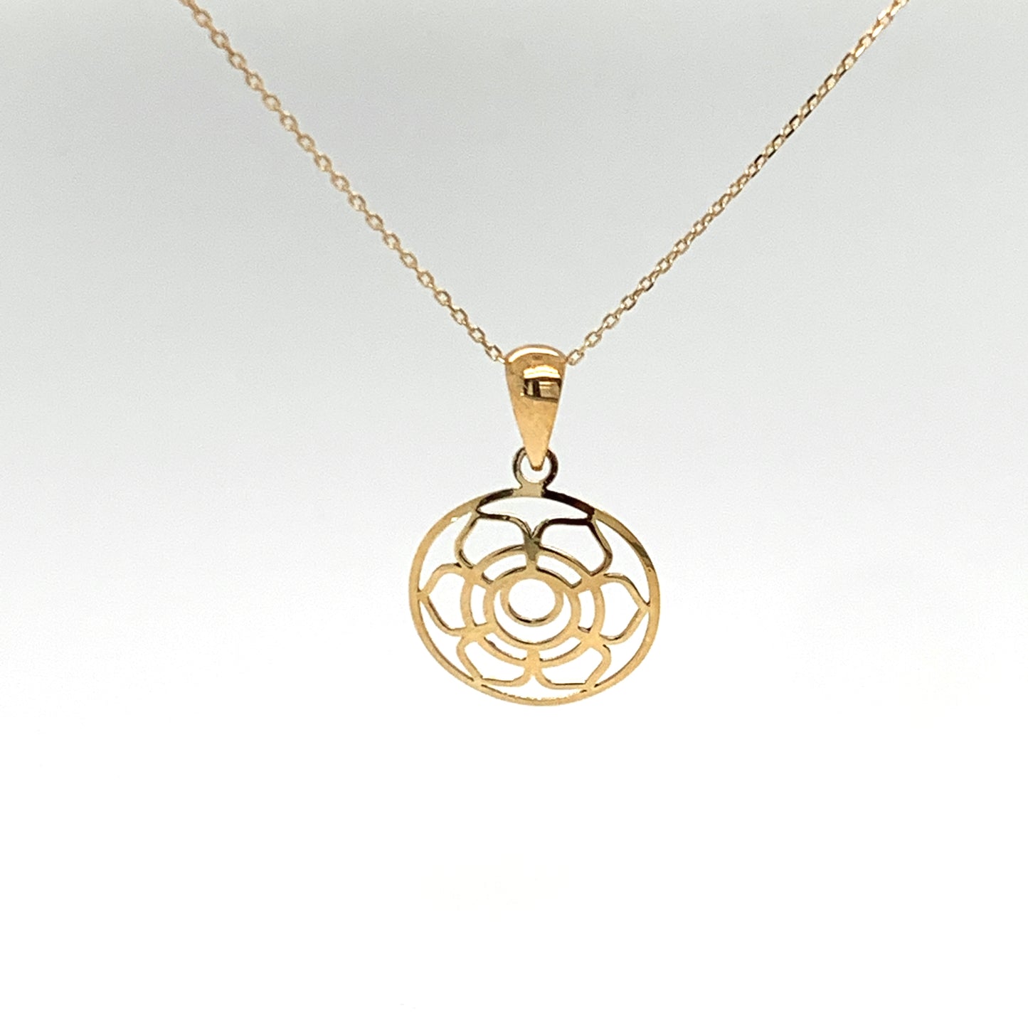 9ct Round Pendant