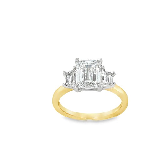 18ct 3 St Em Cut Cent Trap Sh 2.45ct