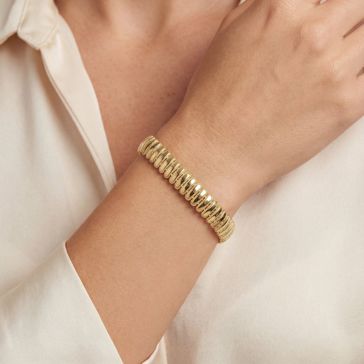 9ct Yellow Gold Bar Bracelet with Milgrain Edge