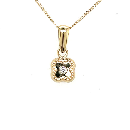 9ct Clover cubic zirconia centre pendant