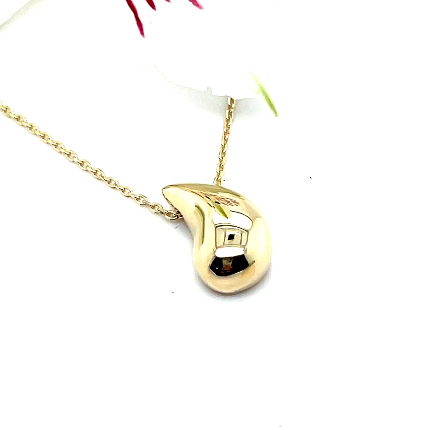 9ct Yellow Gold Teardrop Necklet