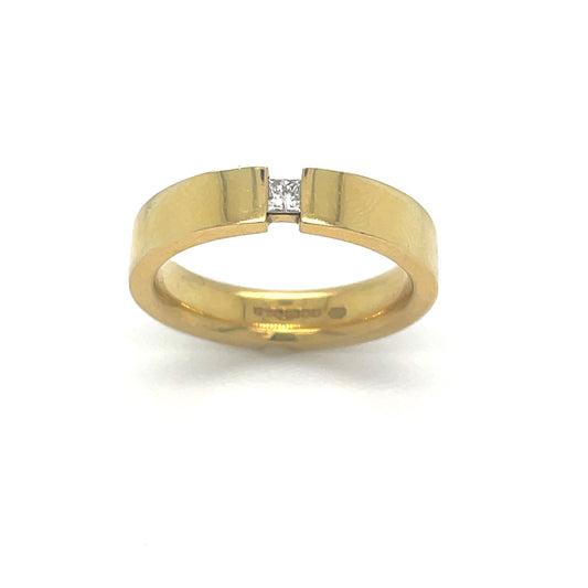 18ct Princess Cut .08ct Diamond Ring
