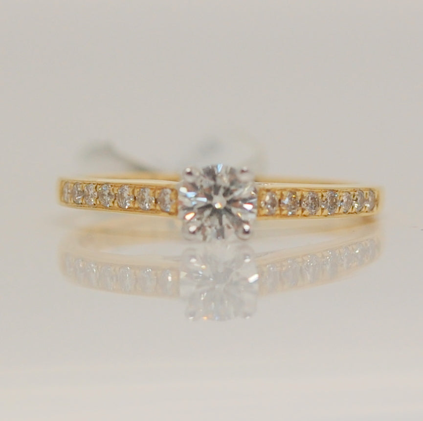18ct Solitaaire .57ct Diamond Ring