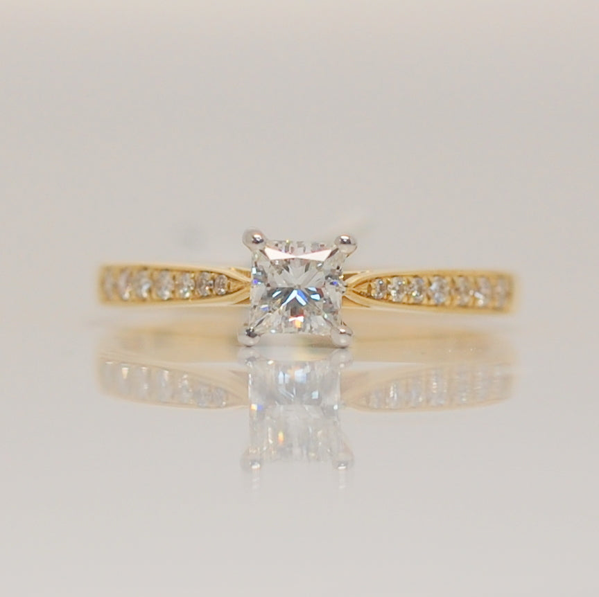 18ct Solitaire .50ct Diamond Ring