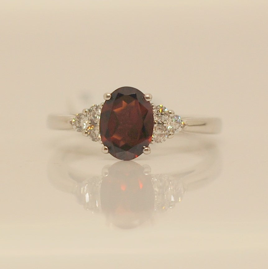18ct White Gold Garnet Solitaire With Diamond Shoulders .24ct