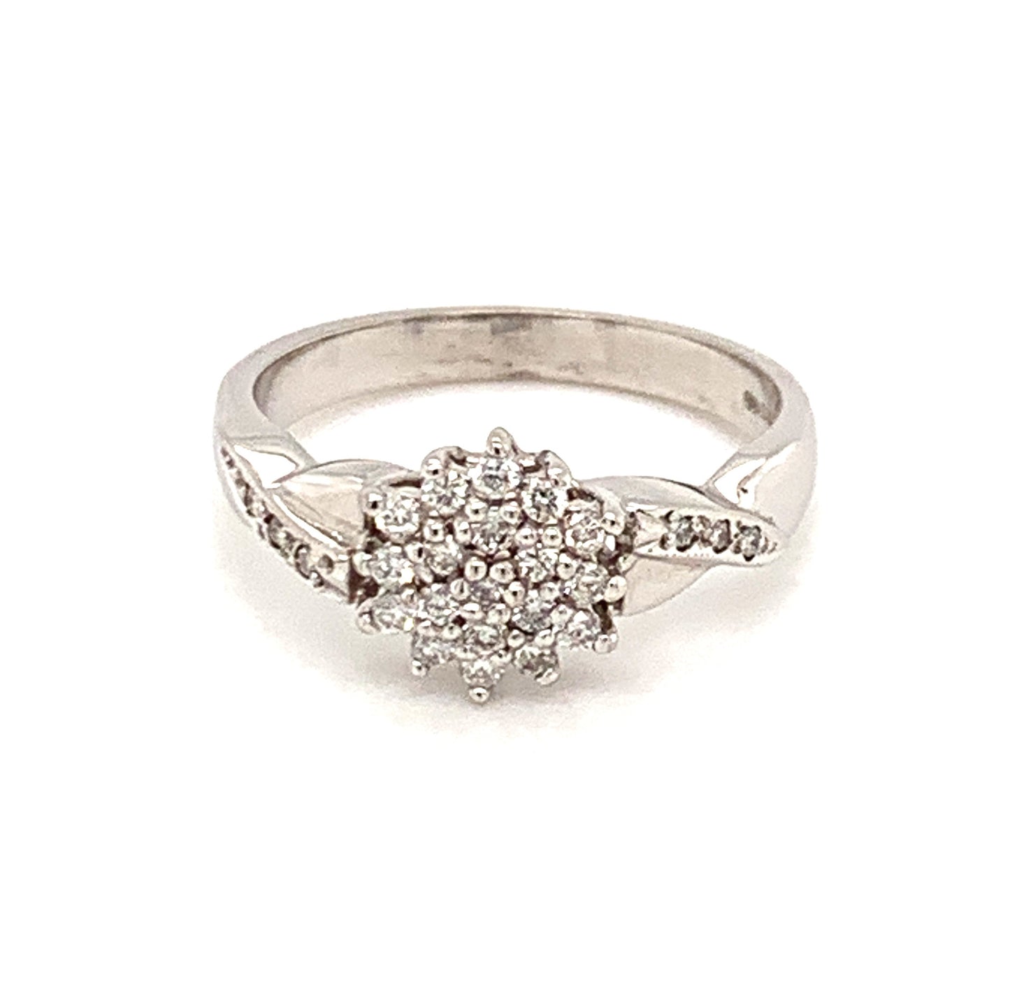 18ct White Gold Cluster Diamond Ring .27ct