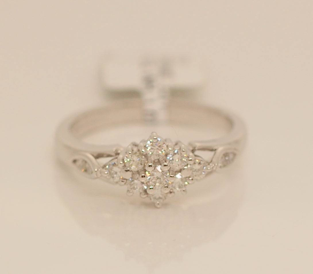 18ct White Gold Cluster .40ct Diamond Ring