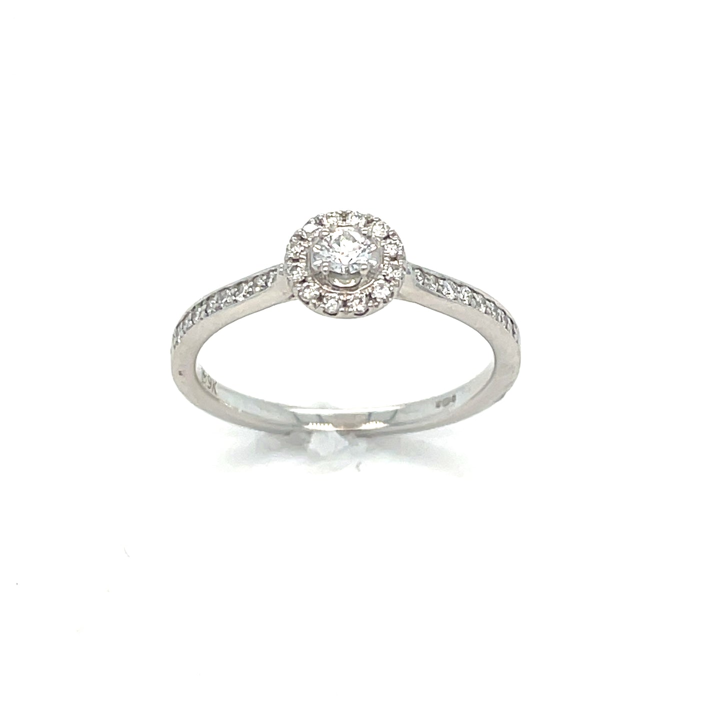 9ct Ring Wh Rd Clus Di.30