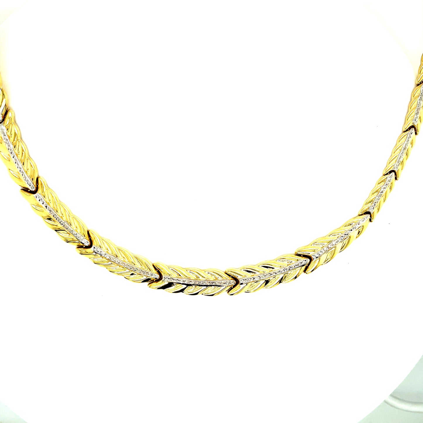 9ct Two Tone Feather Detail Necklet