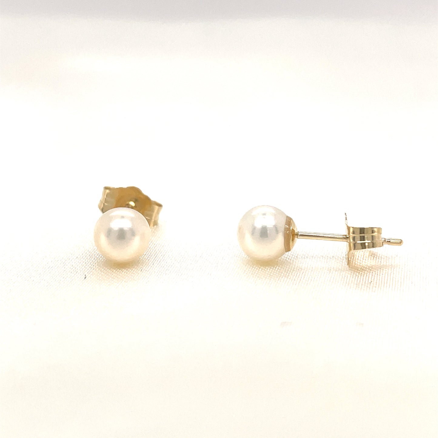 9ct Yellow Gold 5-5.5mm Cultured Pearl Stud Earrings