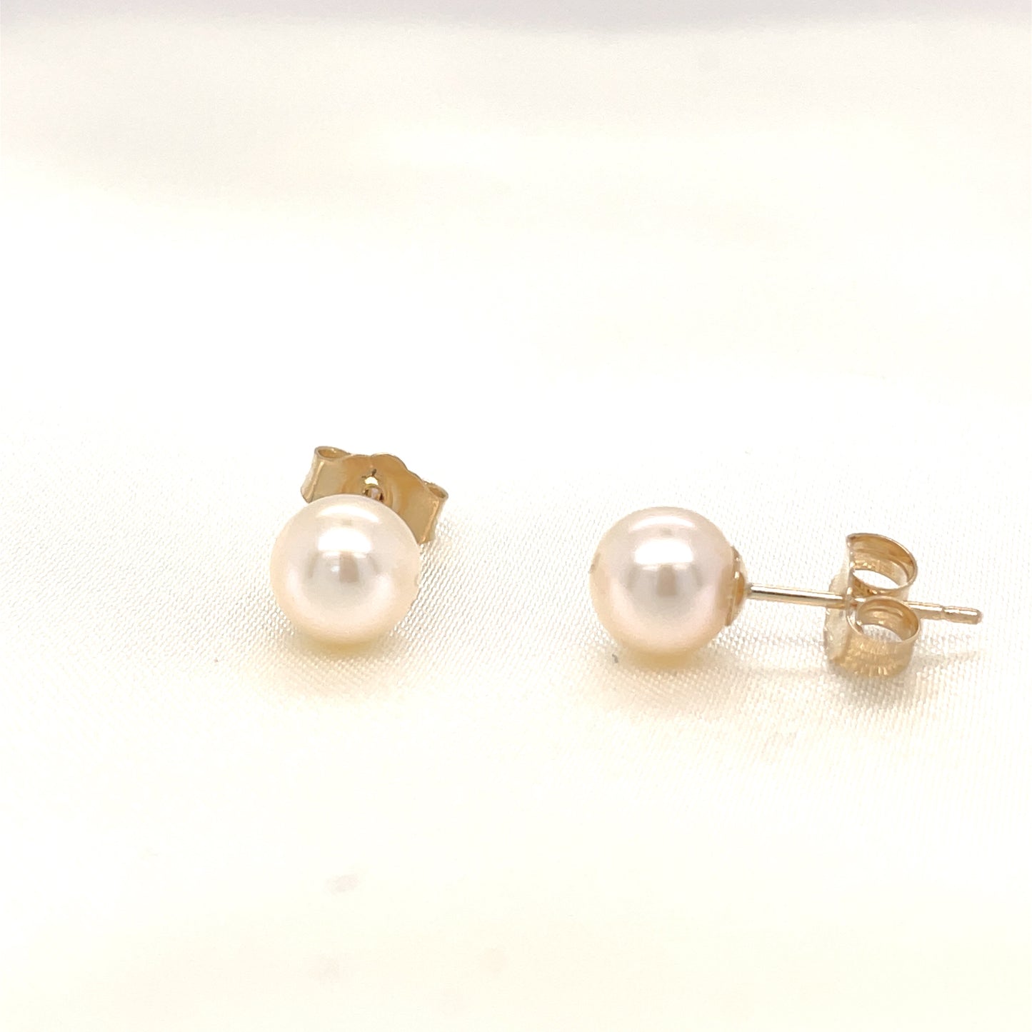 9ct Yellow Gold 6-6.5mm Cultured Pearl Stud Earrings