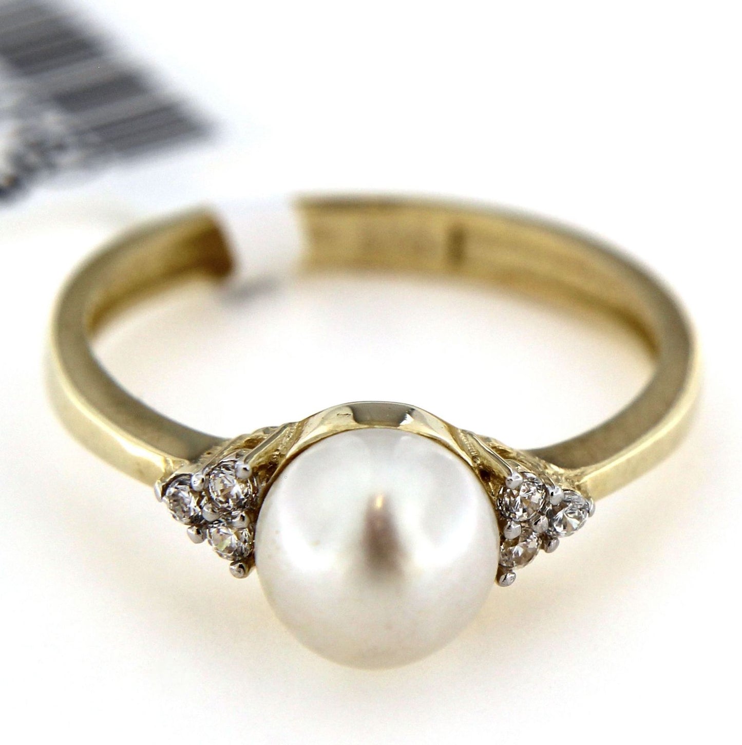 9ct Pearl And Cubic Zirconia Ring