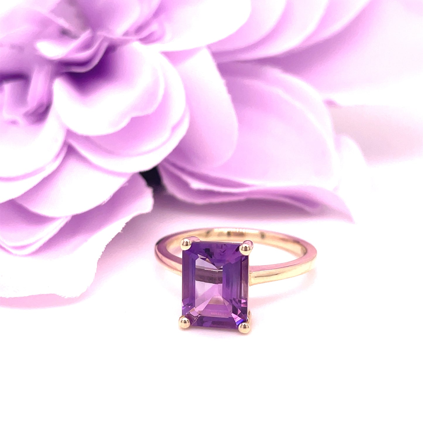 9ct  4 Claw Rectangular Amethyst Solitaire Ring