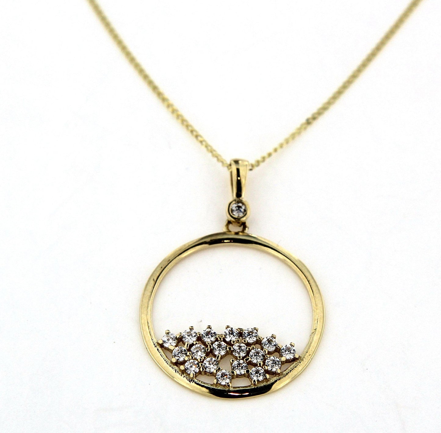 9ct Cubic Zirconia Circle Pendant